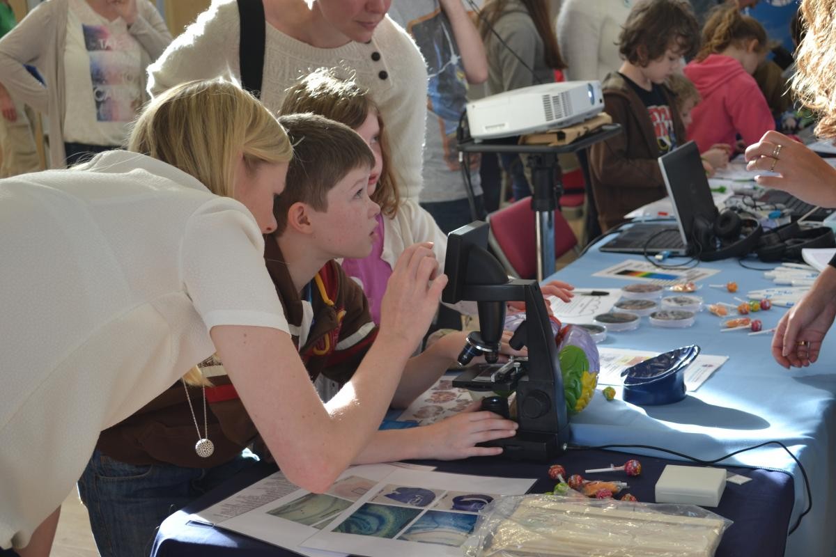 The NC3Rs exhibition stand with a women and a child by the stand