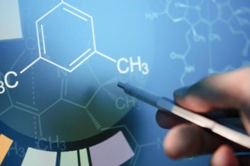 A hand with a pointer pointing to the structural formula of a molecule.